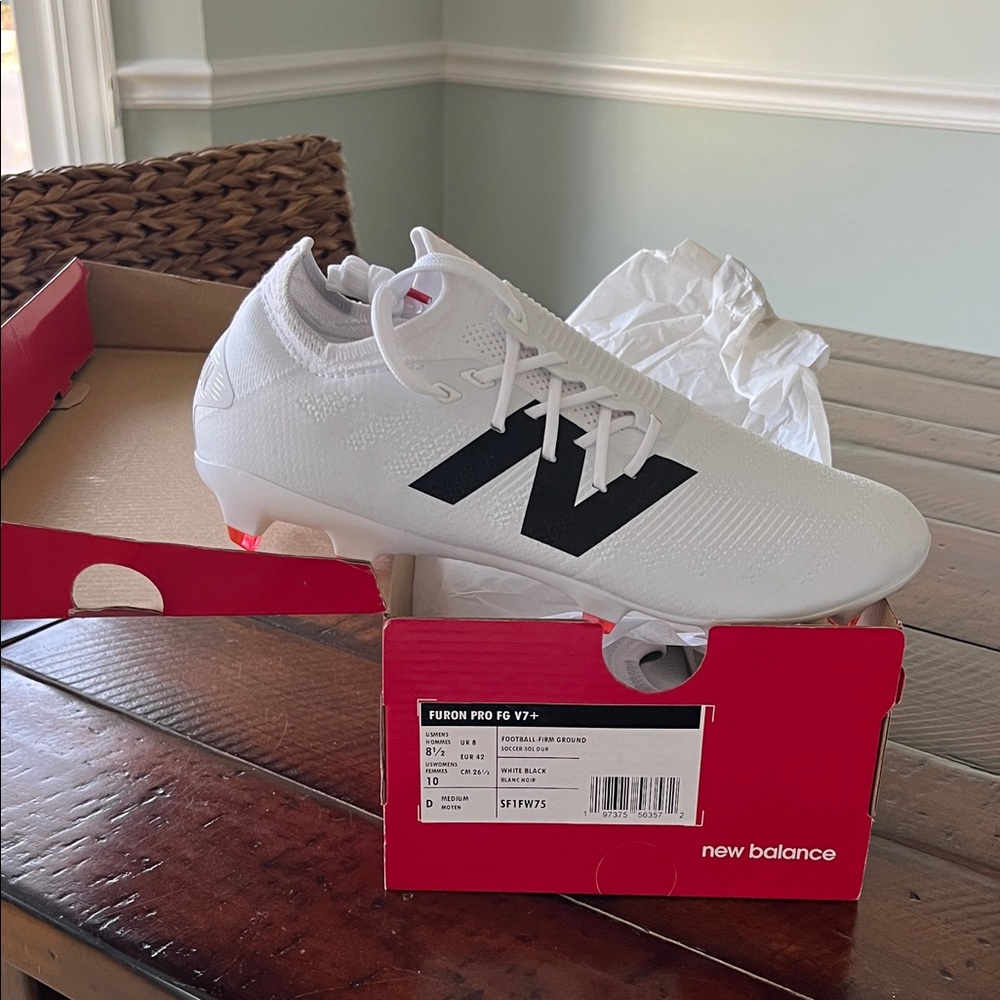 New Balance Soccer Cleat Men’s 8.5 Women’s 10 NEW IN BOX